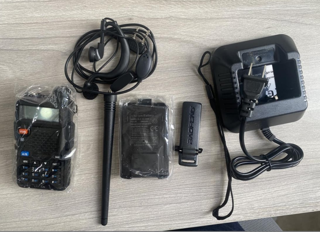 🔥LAST DAY 69% OFF📻✨ UV-5R Dual Band Ham Radio – Stay Connected Anywhere! 🌍🚶‍♂️